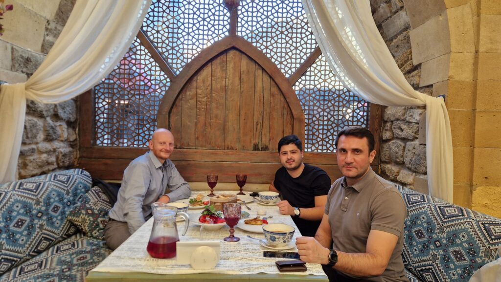 KOMFI | Komfi získává silného partnera v Ázerbajdžánu