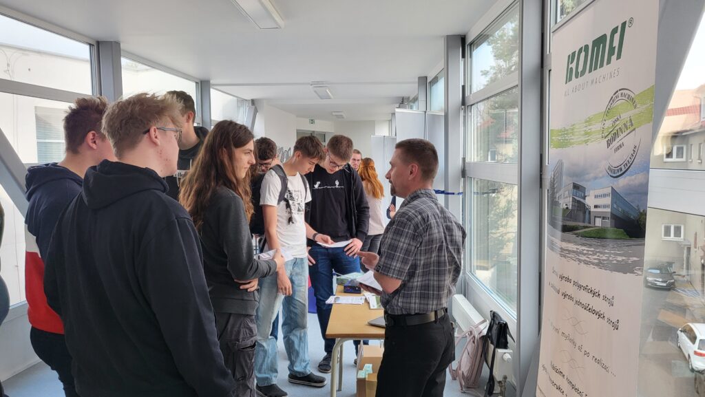 KOMFI | Návštěva na Střední škole informatiky a ekonomie DELTA