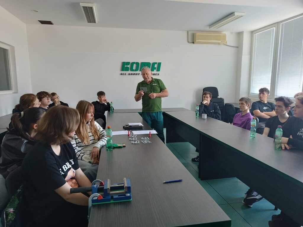 KOMFI | Řemeslný den v KOMFI: Žáci si vyzkoušeli svět techniky i obchodu na vlastní kůži KOMFI | Řemeslný den v KOMFI: Žáci si vyzkoušeli svět techniky i obchodu na vlastní kůži